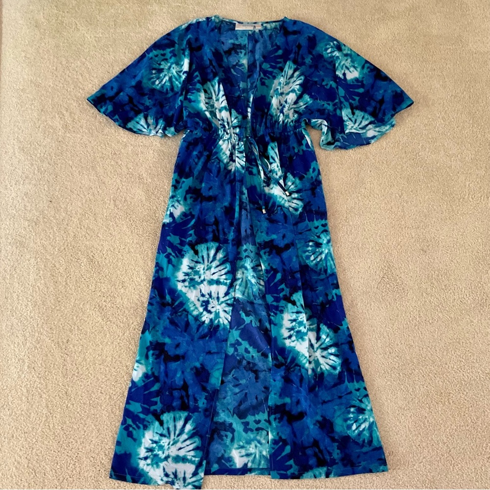 NWOT Belle Beach by Kim Gravel Blue Patterned Cover-up / Duster
